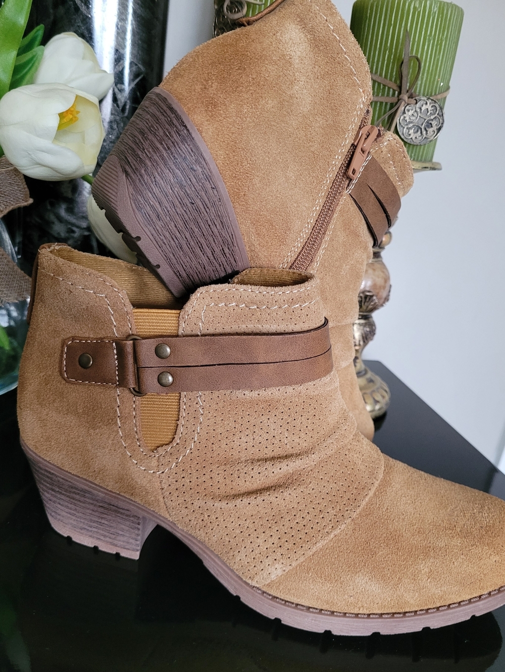 Earth Origins Odel Bone Brown Suede Ankle Booties with Strap Detail US 9 NEW - Picture 3 of 16
